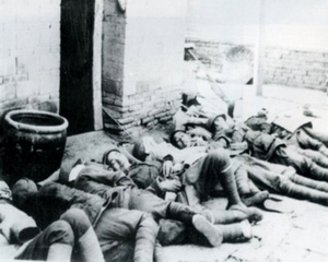 秋毫无犯——攻克栾城的解放军战士露宿街头（1947年4月）